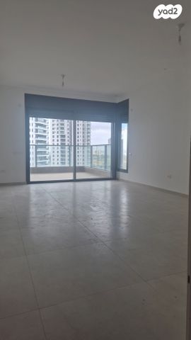 דירה, אמנון ליפקין שחק, נוף הטיילת, נתניה