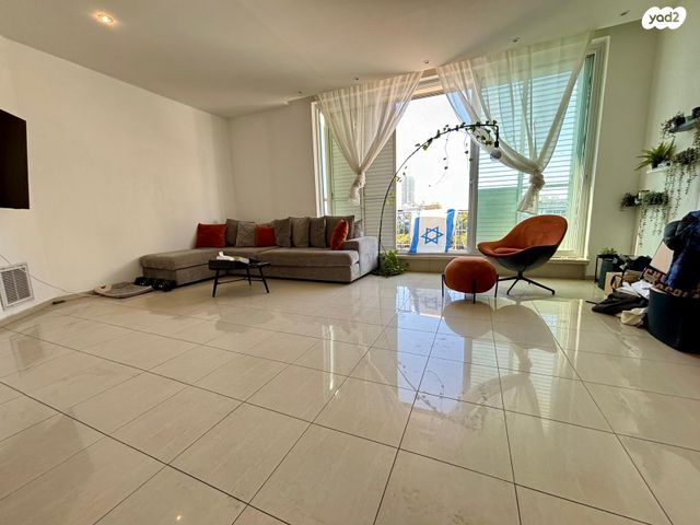 אבן גבירול 72