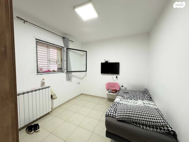 דירה, שלמה באום, חומת שמואל, הר חומה, ירושלים