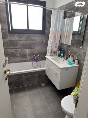 דירה, יצחק שמיר, נווה שרון / שער העיר, נתיבות