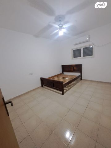 דירת גן, יגאל אלון, הרצליה