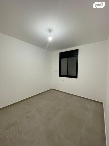 דירה, יהושוע אזולאי, נווה שרון / שער העיר, נתיבות