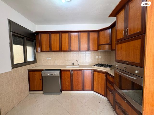 גג/ פנטהאוז, מורדי הגטאות 22, מרכז העיר, קרית אתא