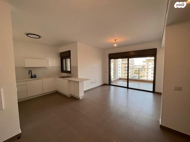 דירה, הרב עובדיה יוסף, גליל ים (מתחם הכוכבים), הרצליה