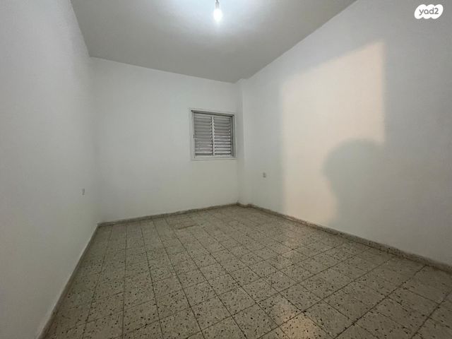 דירה, ויצמן, ראשונים, כפר סבא