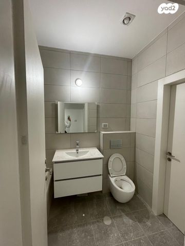 דירה, יהושוע אזולאי, נווה שרון / שער העיר, נתיבות