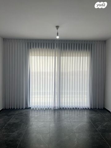 דירה, יצחק שמיר, נווה שרון / שער העיר, נתיבות