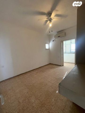 דירה, חומה ומגדל 38, מרכז, קרית עבודה, חולון