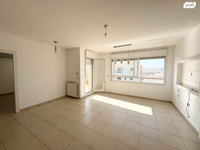 דירה, שלמה באום, חומת שמואל, הר חומה, ירושלים