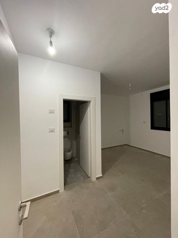 דירה, יהושוע אזולאי, נווה שרון / שער העיר, נתיבות