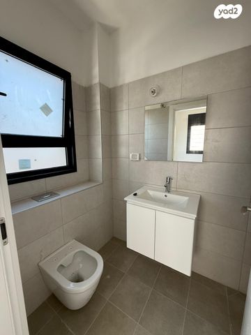 דירה, הגדוד העברי, רעננה