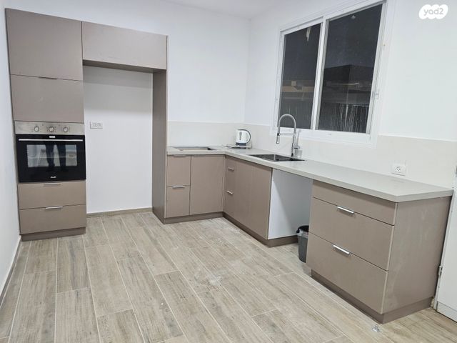 יחידת דיור, כיכר ברוש, קרית אלון, פתח תקווה