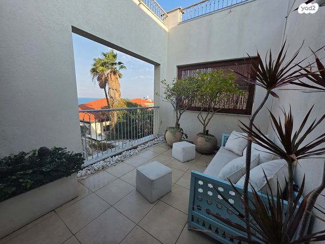 גג/ פנטהאוז, עג'מי, גבעת העליה, תל אביב יפו