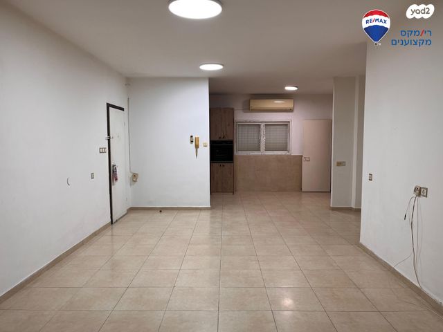 דירה, הגיבורים, מרכז העיר, חדרה