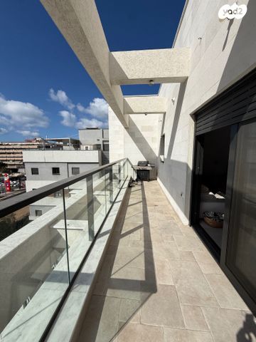 גג/ פנטהאוז, משגב עם 14, קרית שלום, תל אביב יפו