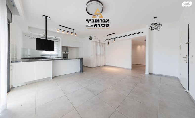 גג/ פנטהאוז, גפן 13, החורש, חריש