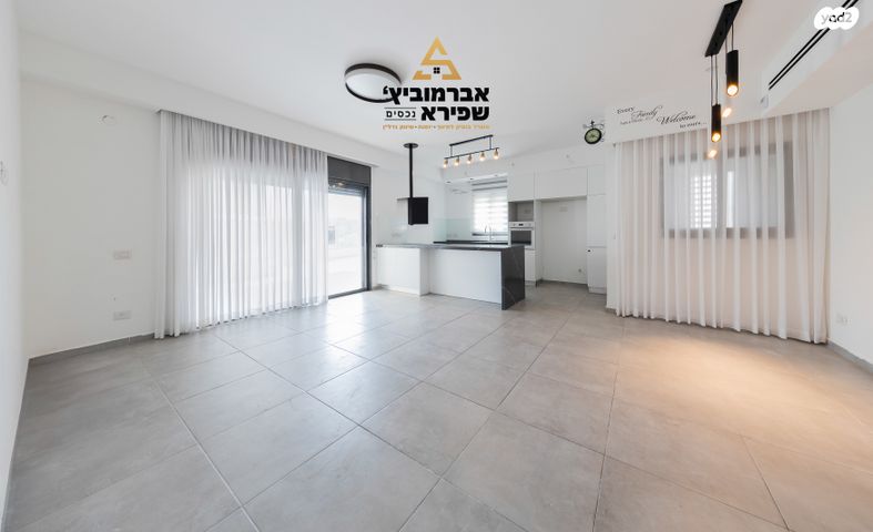 גג/ פנטהאוז, גפן 13, החורש, חריש