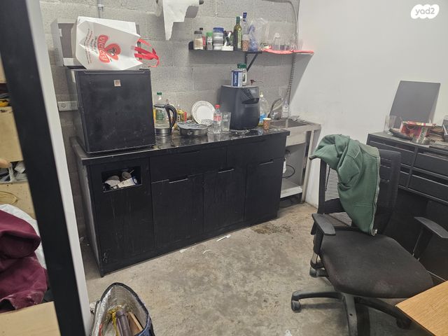 מבני תעשיה, אזור תעשיה א, חולון