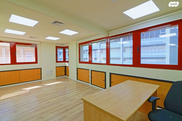 דרך מנחם בגין 14