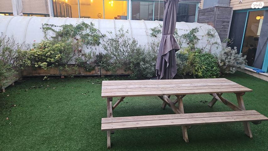 משרדים, קיסריה