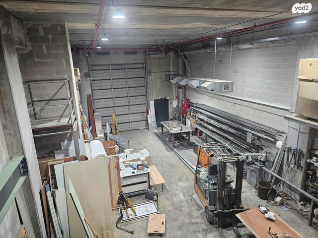 מבני תעשיה, אזור תעשיה א, חולון