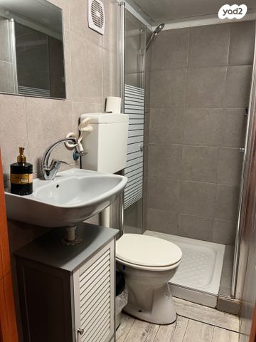 קליניקות, קרית עקרון