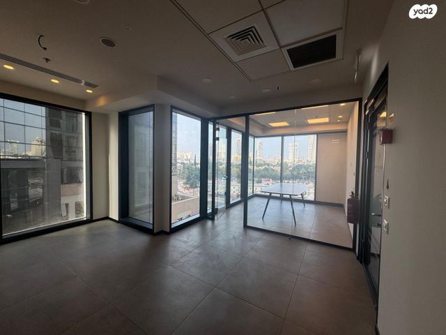 מונטיפיורי, הרכבת