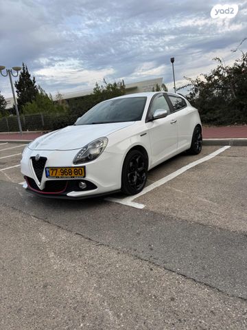 מודעת רכב אלפא רומיאו ג'ולייטה
