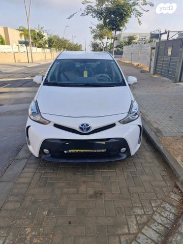 טויוטה פריוס פלוס