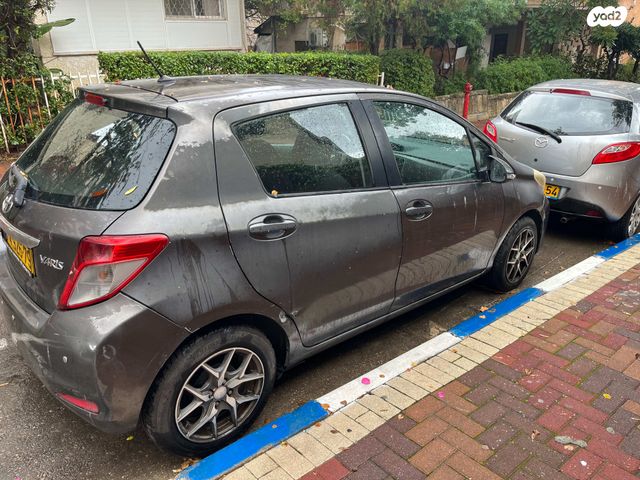 טויוטה יאריס