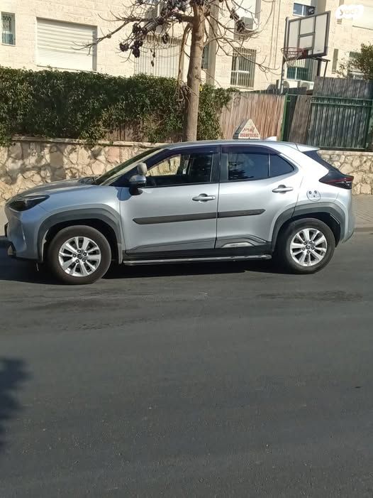 מודעת רכב טויוטה יאריס קרוס