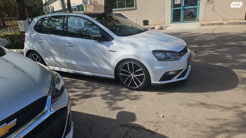 פולקסווגן פולו 