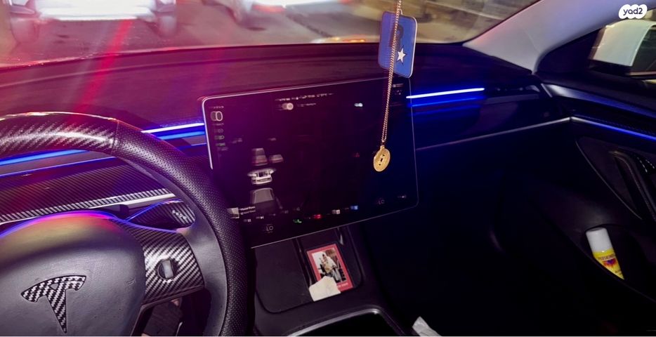 מודעת רכב טסלה מודל 3