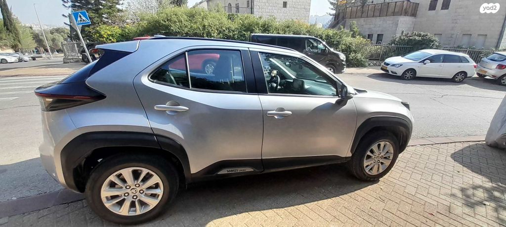 טויוטה יאריס קרוס