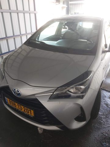 טויוטה יאריס