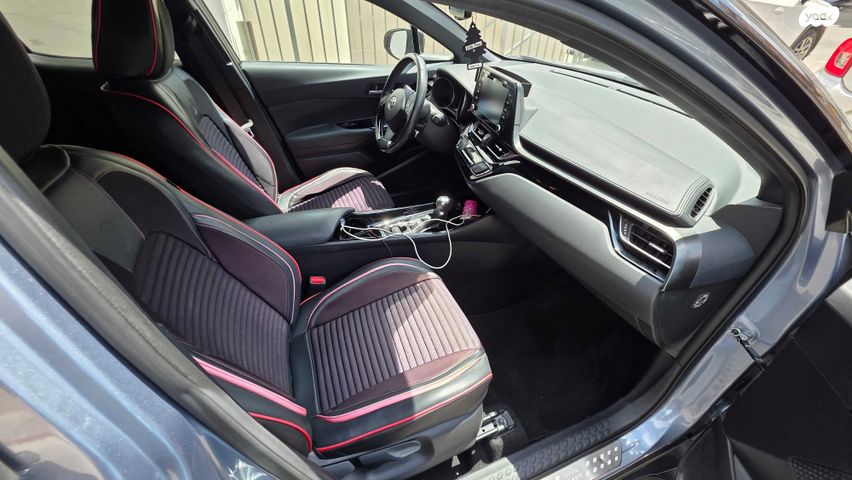 מודעת רכב טויוטה C-HR