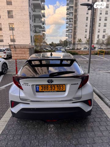 מודעת רכב טויוטה C-HR