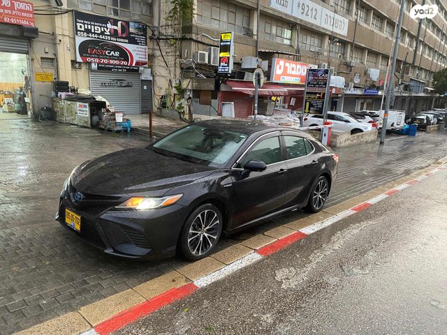 טויוטה קאמרי