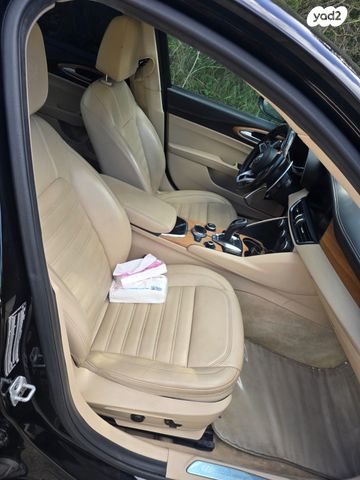 אלפא רומיאו ג'וליה