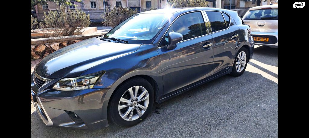 מודעת רכב לקסוס CT