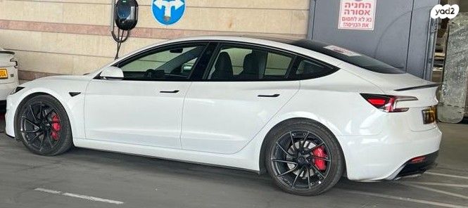 מודעת רכב טסלה מודל 3