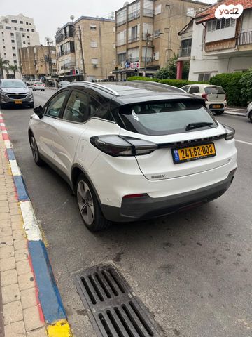 מודעת רכב ג׳ילי Geometry C