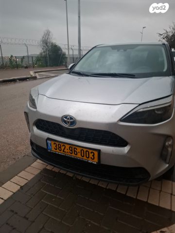 מודעת רכב טויוטה יאריס קרוס
