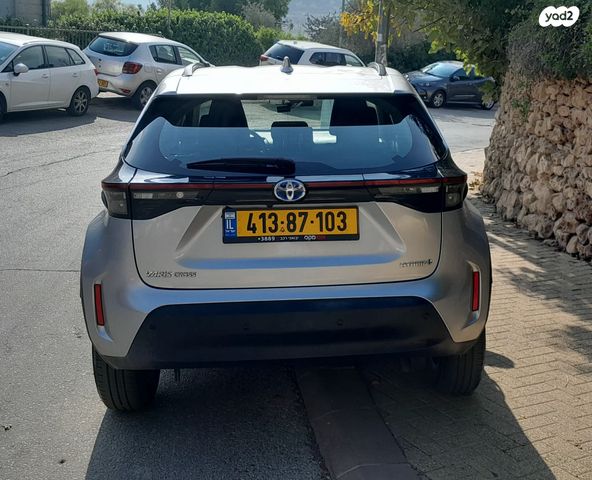 טויוטה יאריס קרוס