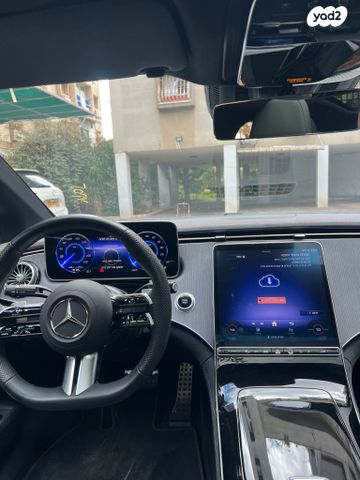 מודעת רכב מרצדס-בנץ EQE SUV