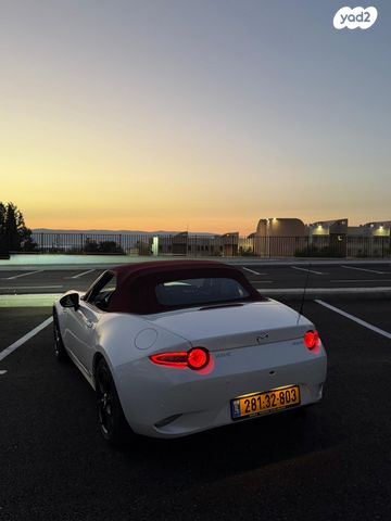 מודעת רכב מאזדה MX-5