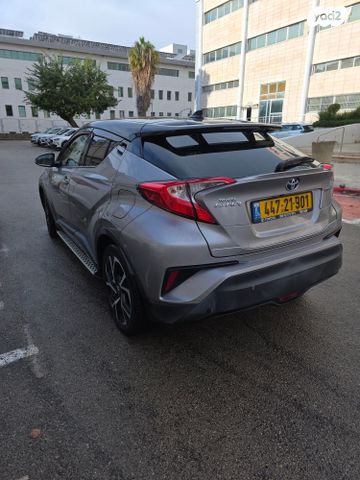 מודעת רכב טויוטה C-HR