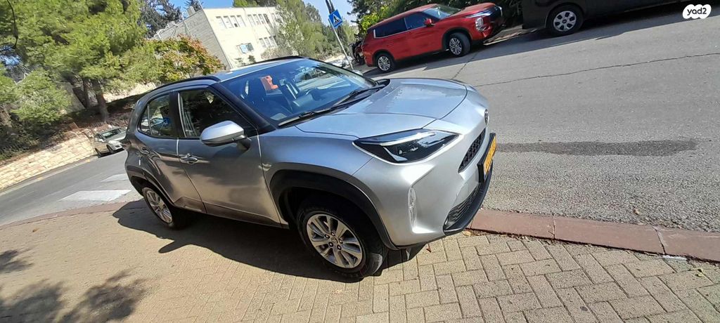 טויוטה יאריס קרוס