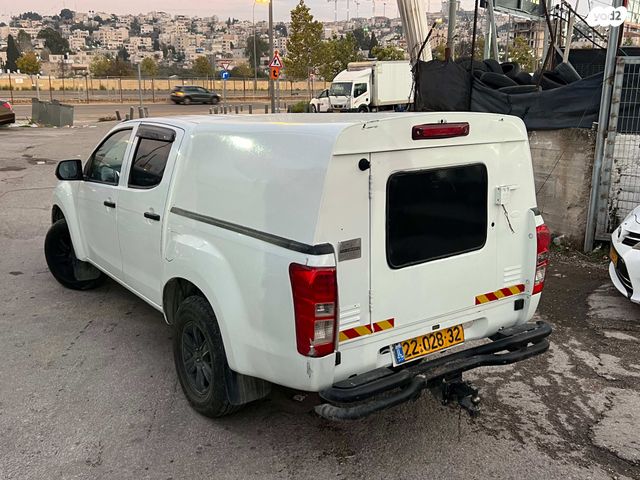 איסוזו די-מקס