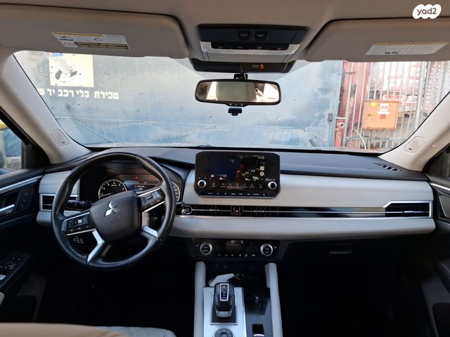 מיצובישי אאוטלנדר